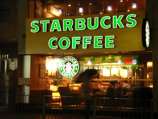 Đế chế tỷ đô Starbuck tìm cách kéo khách hàng trở lại